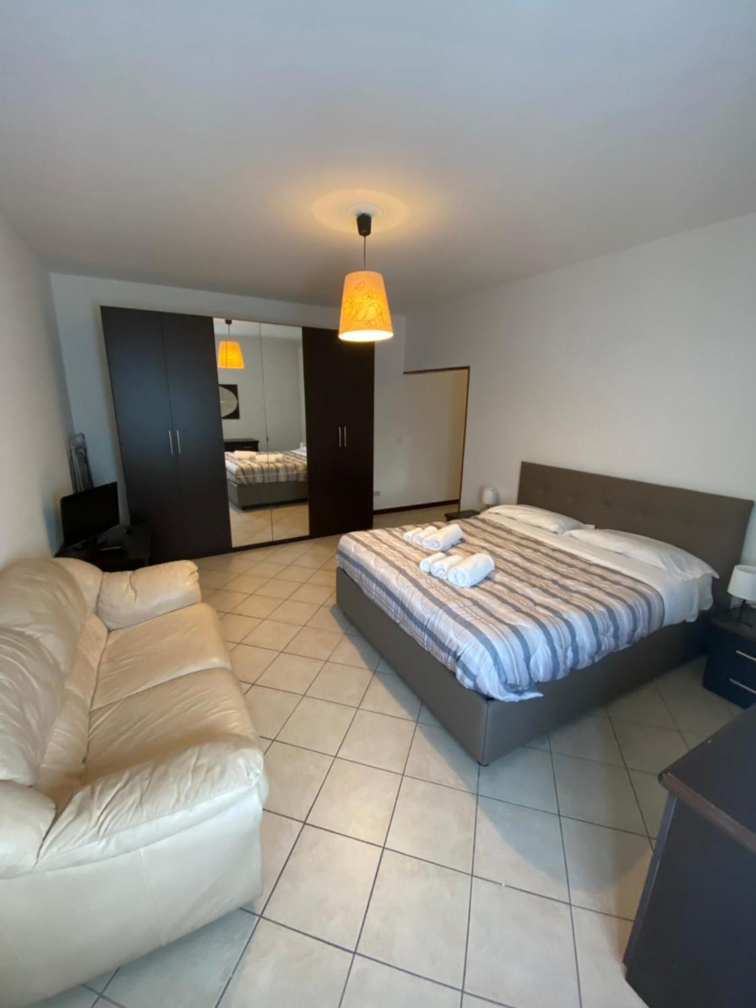 Cozy Lake Como Apartments Валмадрера Екстериор снимка