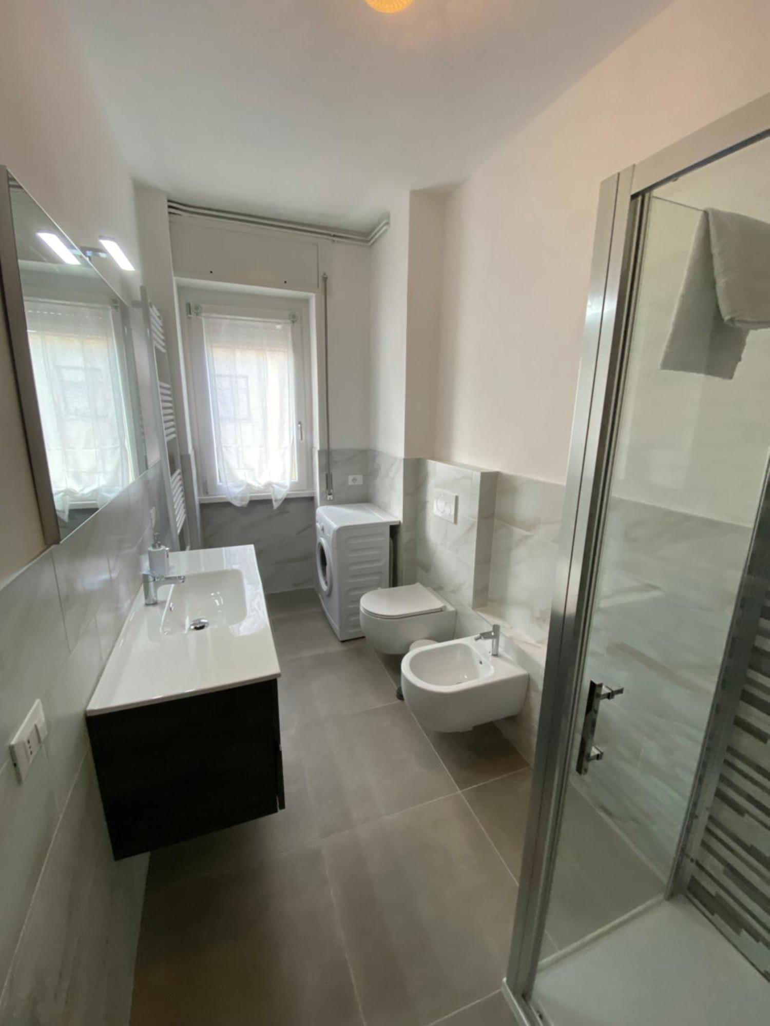 Cozy Lake Como Apartments Валмадрера Екстериор снимка