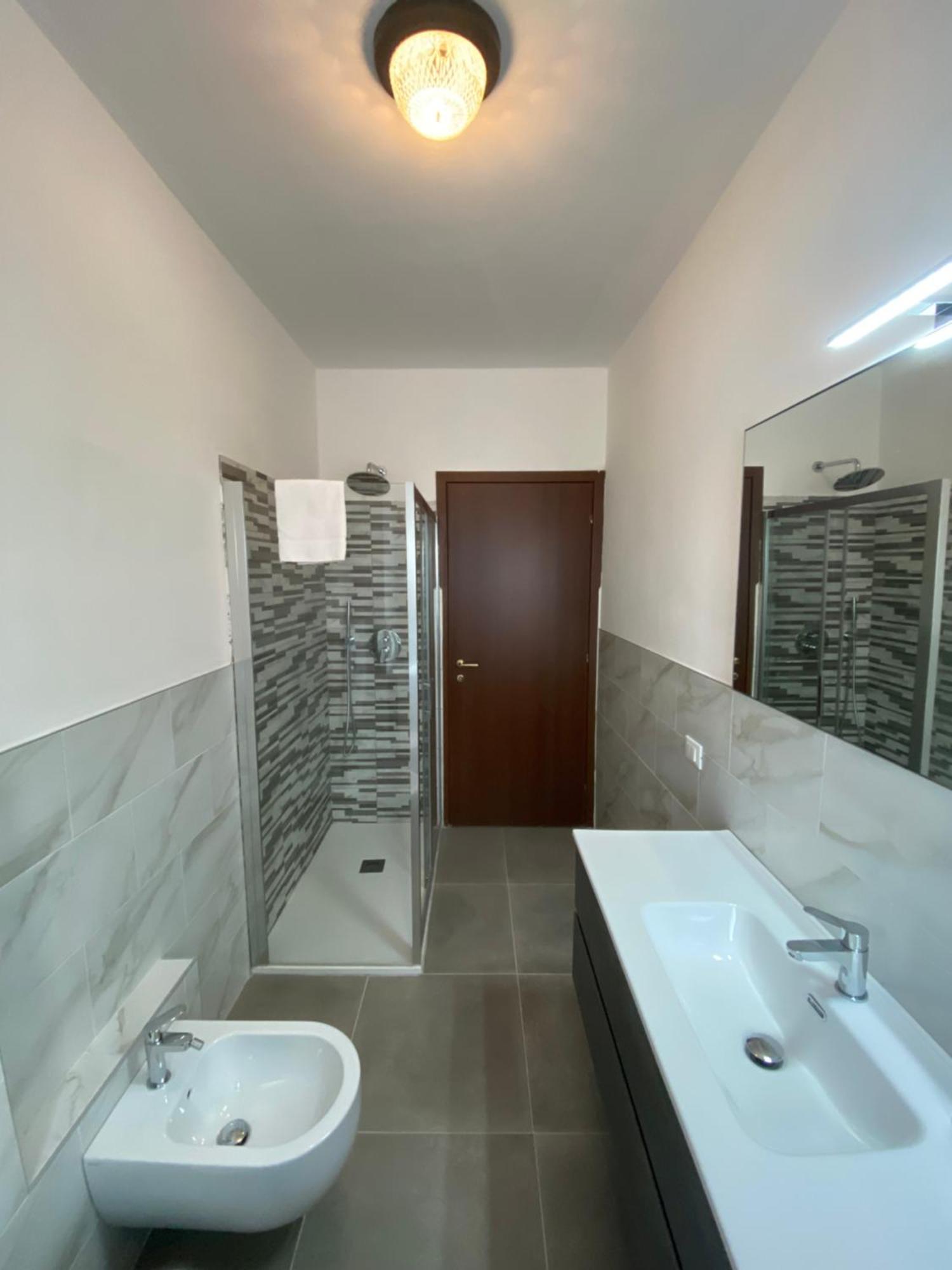 Cozy Lake Como Apartments Валмадрера Екстериор снимка
