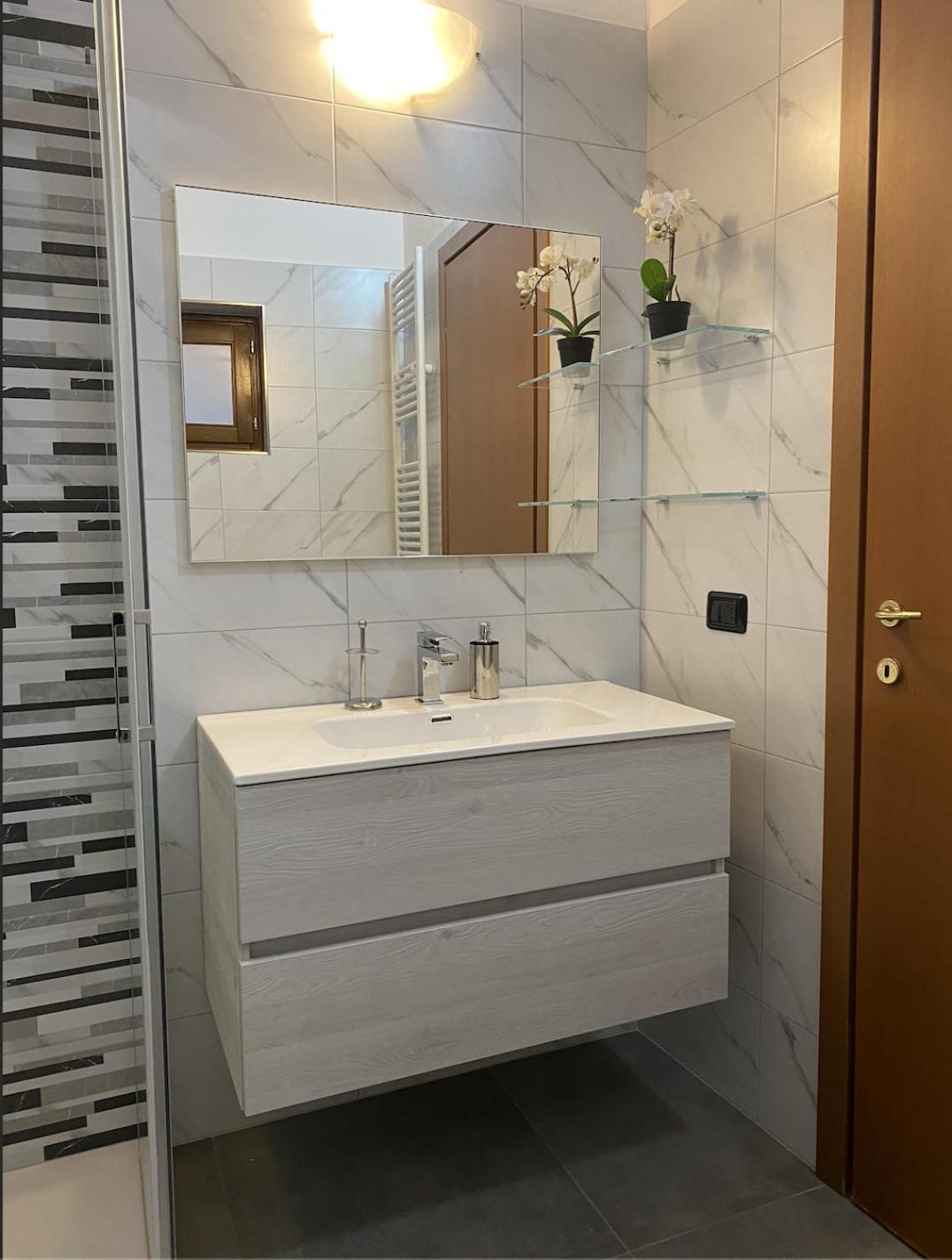 Cozy Lake Como Apartments Валмадрера Екстериор снимка